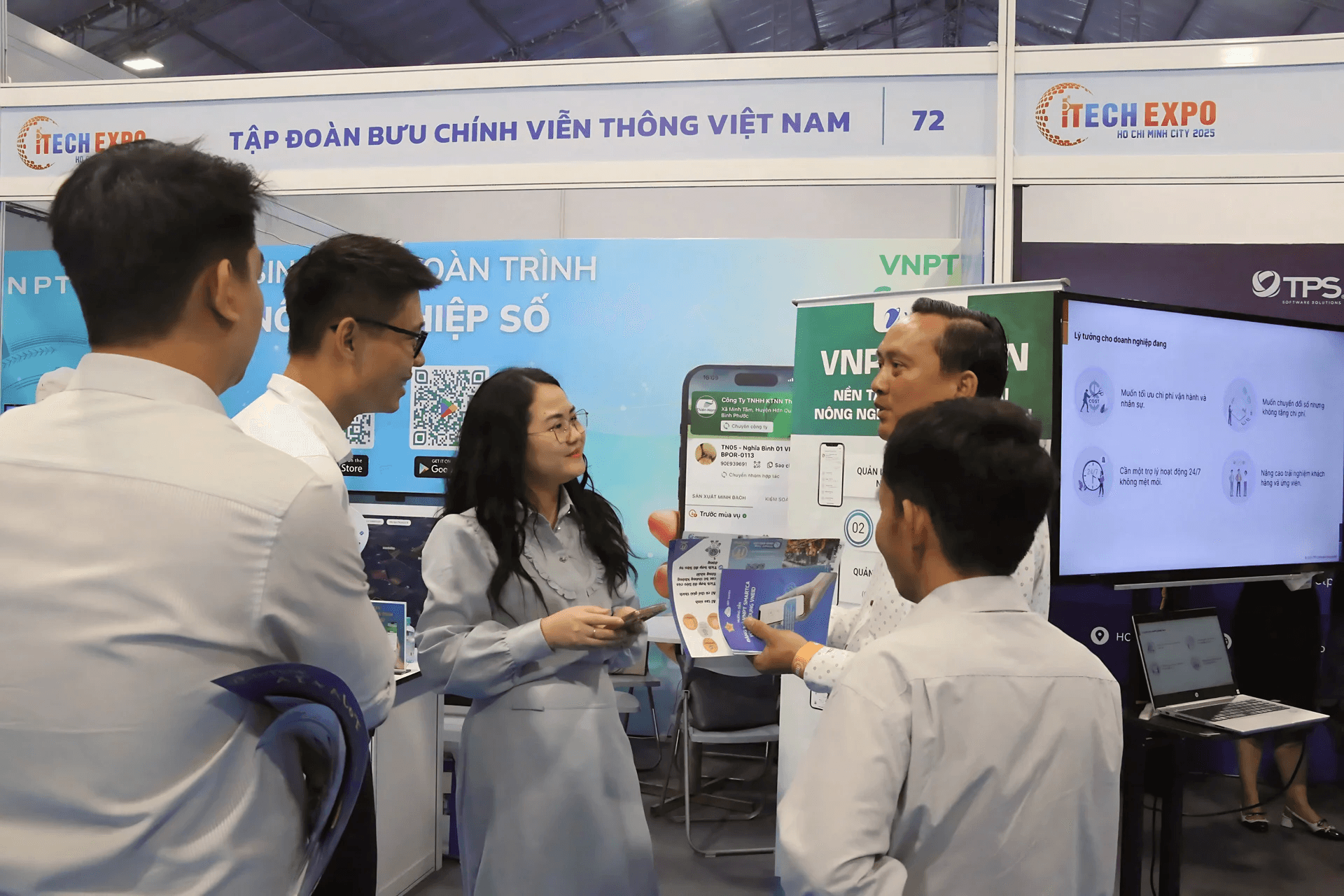 vnpt-gioi-thieu-bo-giai-phap-chuyen-doi-so-cho-nong-dan-va-ho-ca-the-kinh-doanh-tai-itech-expo-2025-.png